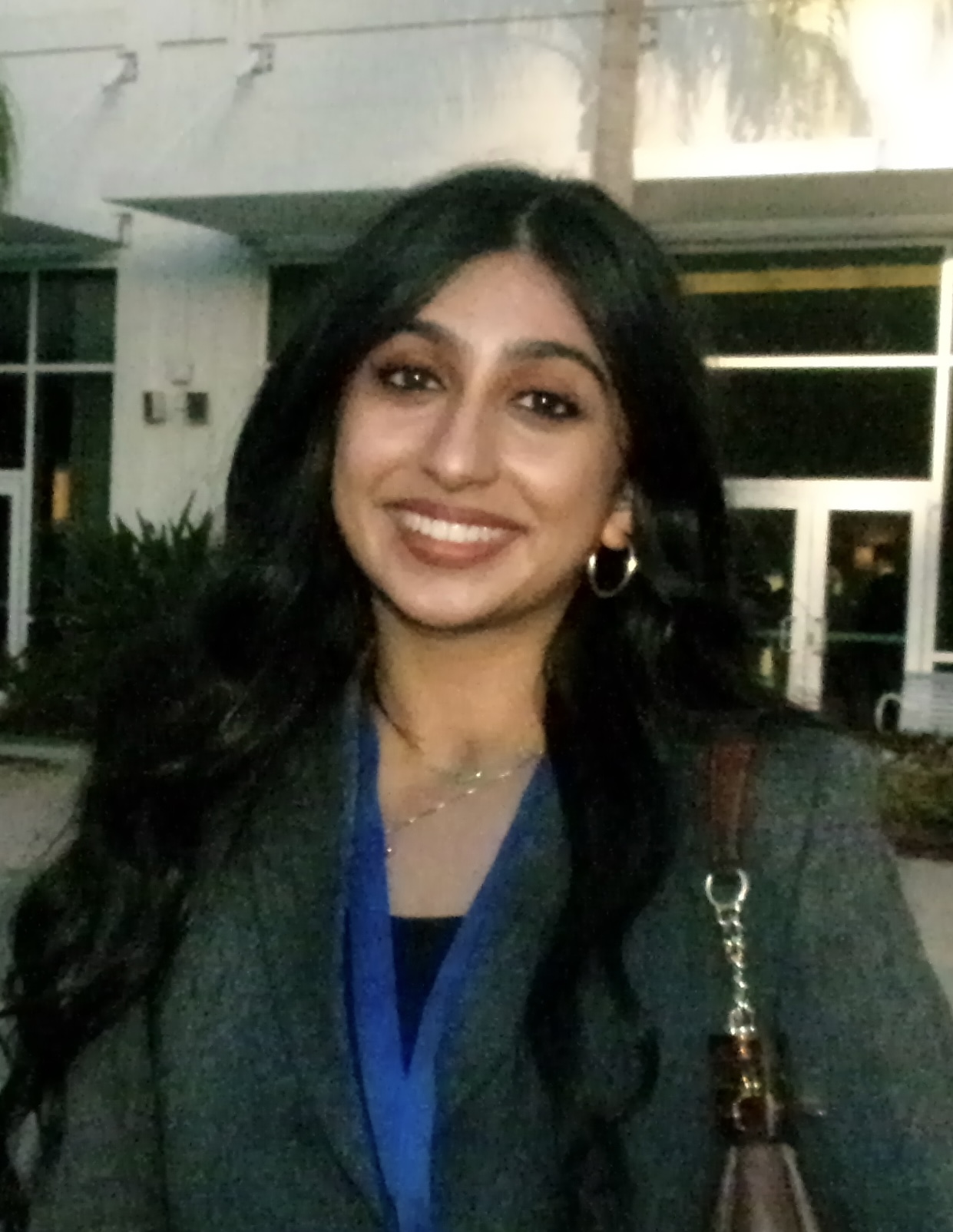 Vera Suri, Secretary